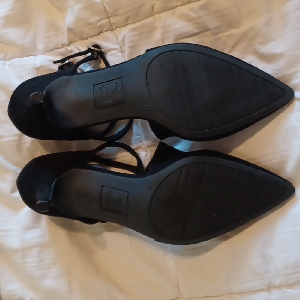 Heels - Picture 5 of 8